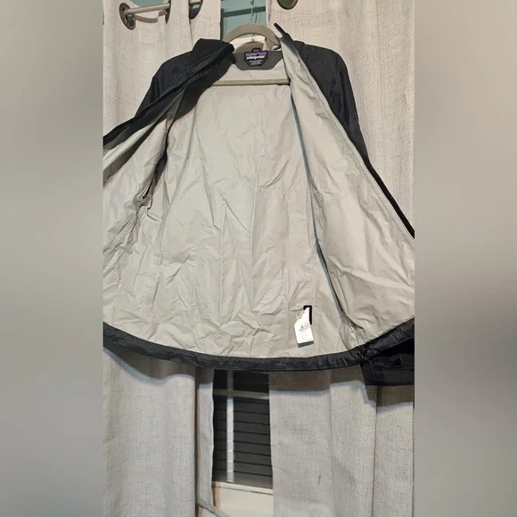 Patagonia Black Windbreaker Jacket Lightweight Weather-Resistant - Picture 4 of 6